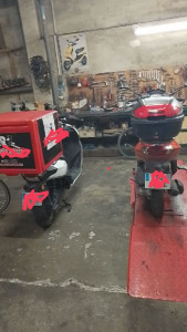 Photo de galerie - Entretien d'un Peugeot kisbee électrique et un kisbee 50cc 4t