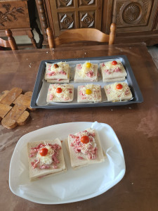 Photo de galerie - Préparation  de croque monsieur pour le repas chez moi pour 5 personnes 