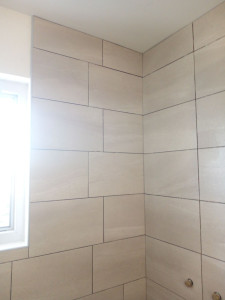 Photo de galerie - Pose de carrelage 20x40 effet pierre gris clair 