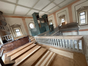 Photo de galerie - Réalisation et ponçage du parquet au temple, Saint-Martin, Montbéliard