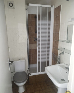 Photo de galerie - Salle de bain avant  
