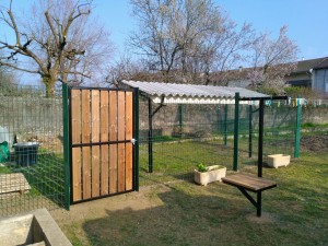 Photo de galerie - Réalisation de grillage rigide, portail sur mesure fer et bois, et création étendage a linge avec pose corbeille. 
