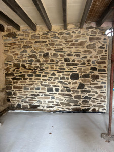Photo de galerie - Réalisé d’un mur en joint de pierres 