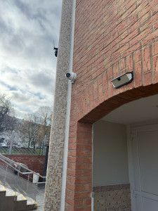 Photo de galerie - Pose caméra de surveillance 