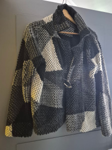 Photo de galerie - Petite veste faite à partir d'un autre modèle 
