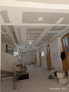 Photo de galerie - Jointage des plaques de placo avant enduisage. 
