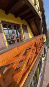 Photo de galerie - Création d’un garde corps pour balcon avec application d’un lasure et une finition avec habillage 