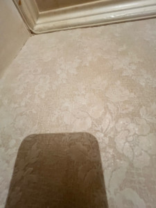 Photo de galerie - Pose d’un tapisserie à raccord 