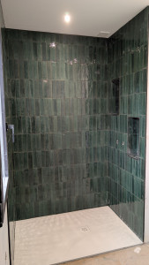 Photo de galerie - Poser carrelage les murs  salle de bain après 