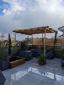 Photo de galerie - Aménagement de toit terrasse avec menuiserie 