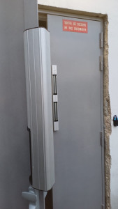 Photo de galerie - équipement de porte en contrôle d’accès 