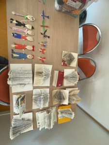 Photo de galerie - Autres activités réalisés avec les enfants ! Au programme, mascottes pour raconter des histoires et pliages de livres 