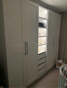 Photo de galerie - Montage d’un dressing Pax IKEA 