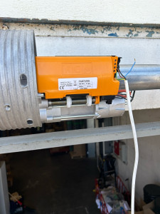 Photo de galerie - Installation d’un rideau métallique motorisé