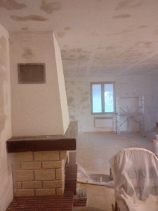 Photo de galerie - Poncage et décapage mur et plafond d une maison 
