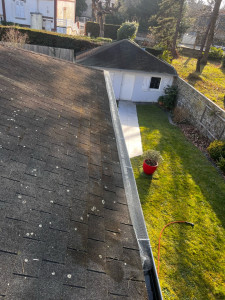 Photo de galerie - Nettoyage gouttière + pose de grille Anti-feuille