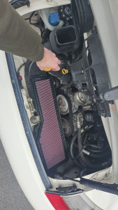 Photo de galerie - Changement de filtre a air d'origine pars un filtre sport k&n sur porsche 996 carrera 4