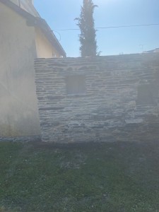 Photo de galerie - Montage de mur de clôture en ardoise avec niche 
