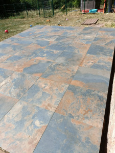 Photo de galerie - Terrasse en carrelage sur plots