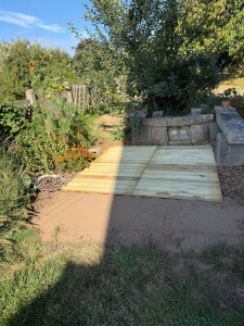 Photo de galerie - Création d’une petite terrasse en dalles de bois 1m/1m 