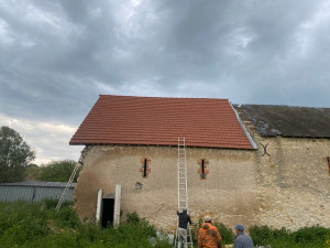 Photo de galerie - Après rénovation de la charpente. couverture neuf tuiles monchanin