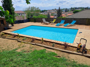 Photo de galerie - Construction piscine béton avec terrasse bois