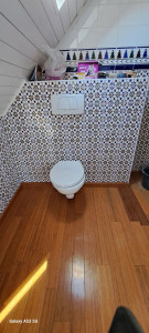 Photo de galerie - WC suspendu  avec carrelage 