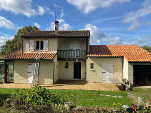 Photo de galerie - Nettoyage toiture avant après 