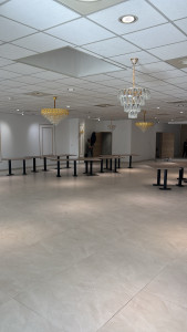 Photo de galerie - J’ai tout fait translation d’un resto en salle de mariage peinture électricité remplacement de dalle faux plafond Placo et carrelages 