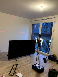 Photo de galerie - Fixation murale d'une grande télé 