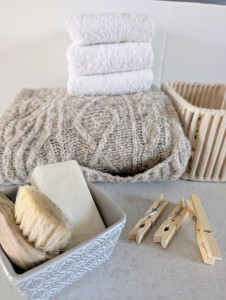 Photo de galerie - Je peux m’occuper de votre linge : lancer et étendre les machines, repasser, plier et ranger les vêtements avec soin.