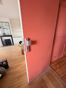 Photo de galerie - Installation d’une poignée blindée palière 