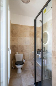 Photo de galerie - Nettoyage de la salle de bain Airbnb 