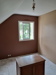 Photo de galerie - Chambre en plâtre brut, impression, enduit complet sur ttes les surfaces , ponçage et mise en peinture de finition 