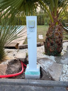 Photo de galerie - Pose d’une prise Green’up pour voiture électrique 