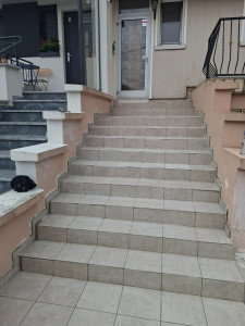 Photo de galerie - Rénovation escalier avec nouveau carrelage 