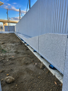 Photo de galerie - Pose de murs et bancs en pierre – aménagement extérieur