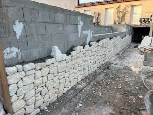 Photo de galerie - Taille et pose de pierre 