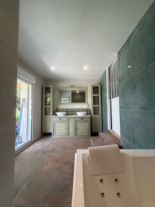 Photo de galerie - Création salle de bain clé en main, carrelage,faïence,électricité et bien sûr la plomberie  