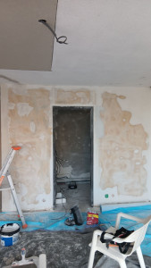 Photo de galerie - Ponçage des murs et plafond.d gouttelettes ratissage des surfaces pour des murs lisse