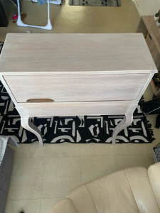 Photo de galerie - Décapage de vernis et mettre la peinture satinée