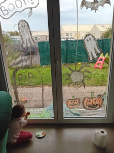 Photo de galerie - Peinture sur vitre 