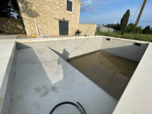 Photo de galerie - Réalisation joint de Pierre et enduit Piscine . 