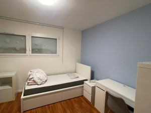 Photo de galerie - Réfection d’une chambre : peinture et tapisserie