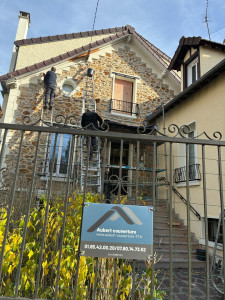 Photo de galerie - Mise en peinture de dessous de toit