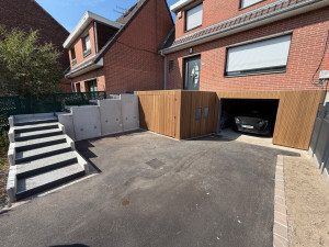 Photo de galerie - Aménagement complet d’extérieur: Bardage, création d’un escalier, pose de moquette EPDM, pose d’enrobé avec Free Pavé