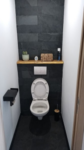 Photo de galerie - Installation WC suspendu avec pose faïence 
