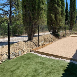 Photo de galerie - Réalisation de pose de Clôture en tout genre 