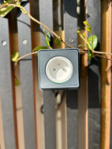 Photo de galerie - Installation d'une prise de courant SCHNEIDER sur une terrasse extérieur
