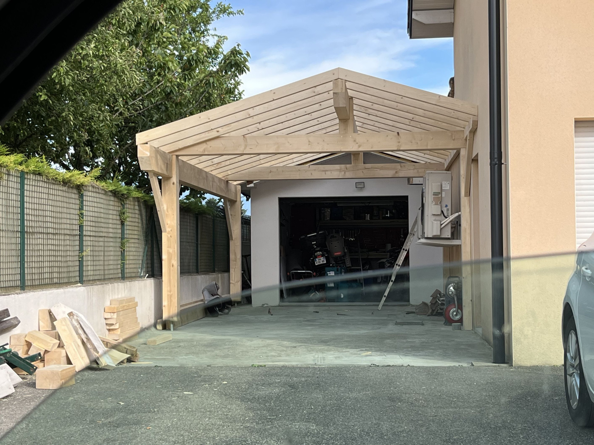 Charpente d'abri réalisée par L.C.Z